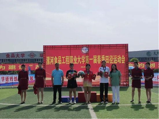 运动会5-常莹女子100米第三名.png